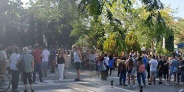 Η συγκέντρωση των πολιτών κατά των υποχρεωτικών εμβολιασμών στην κεντρική πλατεία της Πτολεμαΐδας