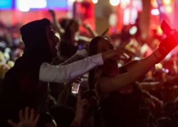 Επιστρέφει ο χορός στα κέντρα διασκέδασης