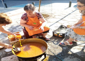 Δήμος Βελβεντού: Πραγματοποιήθηκε το Σάββατο 24 Ιουλίου εθελοντική δράση για την παρασκευή παραδοσιακής μαρμελάδας ροδάκινο