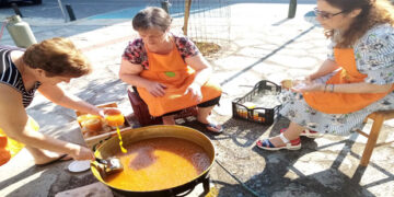 Δήμος Βελβεντού: Πραγματοποιήθηκε το Σάββατο 24 Ιουλίου εθελοντική δράση για την παρασκευή παραδοσιακής μαρμελάδας ροδάκινο