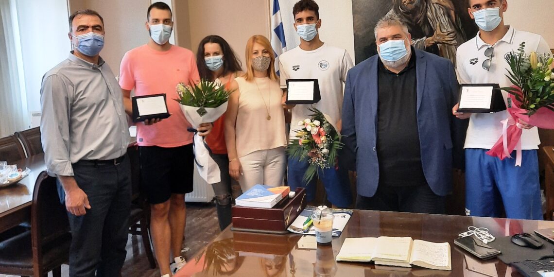 Τους  Χρήστο και Παρασκευά Καλαϊτζόπουλο που διακρίθηκαν στο Παγκόσμιο πρωτάθλημα Τεχνικής Κολύμβησης Ανδρών τίμησε ο Δήμαρχος Εορδαίας Παναγιώτης Πλακεντάς