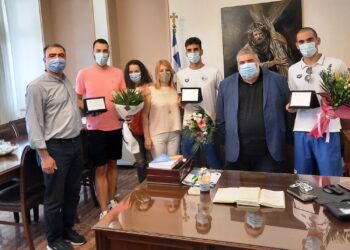 Τους  Χρήστο και Παρασκευά Καλαϊτζόπουλο που διακρίθηκαν στο Παγκόσμιο πρωτάθλημα Τεχνικής Κολύμβησης Ανδρών τίμησε ο Δήμαρχος Εορδαίας Παναγιώτης Πλακεντάς