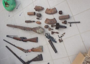 Πραγματικό οπλοστάσιο είχε 51χρονος στην Φλώρινα. Κατασχέθηκαν μεταξύ άλλων 1 πλήρες αντιαρματικό με -3- κεφαλές, -3- βλήματα πυροβολικού, -6- χειροβομβίδες, -3- πολεμικά τυφέκια, -4- πιστόλια και -1.455- φυσίγγια