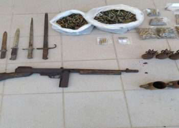 51χρονος σε περιοχή της Καστοριάς είχε παράνομα στην κατοχή του υποπολυβόλο και ξιφολόγχες