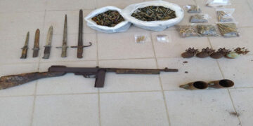 51χρονος σε περιοχή της Καστοριάς είχε παράνομα στην κατοχή του υποπολυβόλο και ξιφολόγχες