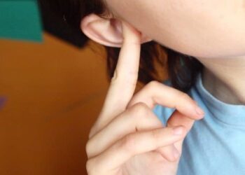 Πώς βγαίνει το νερό από το αυτί: 6 εύκολοι τρόποι