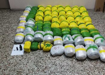 Τεράστια επιτυχία της Δίωξης Ναρκωτικών Καστοριάς και του Τμήματος Συνοριακής Φύλαξης Μεσοποταμίας. Συνέλαβαν 6 άτομα και κατάσχεσαν μεταξύ άλλων 63,850 κιλά ακατέργ. κάνναβης, 1400 γραμ. κατεργασμένης -168- γραμμάρια χασισέλαιο, -3- Ι.Χ.Ε. αυτοκίνητα