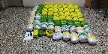 Τεράστια επιτυχία της Δίωξης Ναρκωτικών Καστοριάς και του Τμήματος Συνοριακής Φύλαξης Μεσοποταμίας. Συνέλαβαν 6 άτομα και κατάσχεσαν μεταξύ άλλων 63,850 κιλά ακατέργ. κάνναβης, 1400 γραμ. κατεργασμένης -168- γραμμάρια χασισέλαιο, -3- Ι.Χ.Ε. αυτοκίνητα