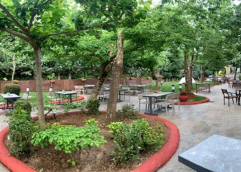 Ο κήπος του Ξενοδοχείου Παντελίδης αποτελεί μια όαση δροσιάς στην πόλη της Πτολεμαΐδας