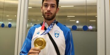 Μίλτος Τεντόγλου: Έφτασε στην Αθήνα ο χρυσός Ολυμπιονίκης του μήκους