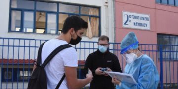 Αλλάζουν τα υγειονομικά πρωτόκολλα φέτος: Τι θα συμβεί σε περίπτωση που εντοπιστεί κρούσμα στα σχολεία