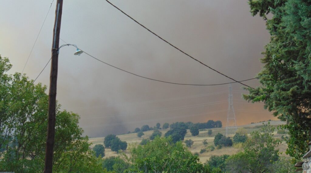 Δήμος Γρεβενών: Σε ύφεση η πυρκαγιά στην περιοχή των Βεντζίων – Άρση εκκένωσης των πέντε οικισμών