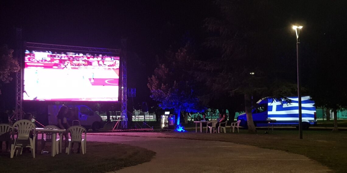 Στήθηκε η Γιγαντοοθόνη του Δήμου Γρεβενών στο “Πάρκο των Μανιταριών” για τον μεγάλο τελικό – ΟΛΟΙ ΜΑΖΙ στηρίζουμε τον συνδημότη μας Μίλτο Τεντόγλου