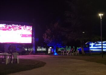 Στήθηκε η Γιγαντοοθόνη του Δήμου Γρεβενών στο “Πάρκο των Μανιταριών” για τον μεγάλο τελικό – ΟΛΟΙ ΜΑΖΙ στηρίζουμε τον συνδημότη μας Μίλτο Τεντόγλου