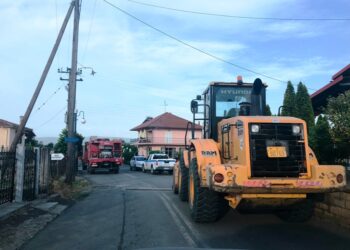 Για δεύτερη ημέρα οι δυνάμεις της Πολιτικής Προστασίας του Δήμου Γρεβενών στην πυρκαγιά των Βεντζίων