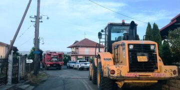 Για δεύτερη ημέρα οι δυνάμεις της Πολιτικής Προστασίας του Δήμου Γρεβενών στην πυρκαγιά των Βεντζίων