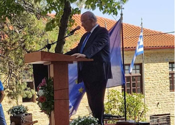 «Την  Βουλή των Ελλήνων εκπροσώπησε στις εορταστικές εκδηλώσεις για την επέτειο των 150 χρόνων προσφοράς του Ιστορικού Γυμνασίου _των εκπαιδευτηρίων ΤΣΟΤΥΛΙΟΥ ο βουλευτής Ν. Κοζάνης Μιχάλης Παπαδόπουλος»