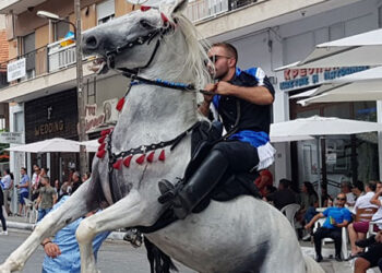 Σιάτιστα: Η παρέλαση των καβαλάρηδων της Παναγιάς
