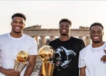 Γιάννης Αντετοκούνμπο: Δωρίζει με τα αδέλφια του στους πυρόπληκτους το 50% των εσόδων του e-shop τους