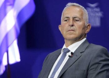 Μαξίμου για Αποστολάκη: Κατώτερος των περιστάσεων – Δείλιασε μπροστά στις απειλές Τσίπρα