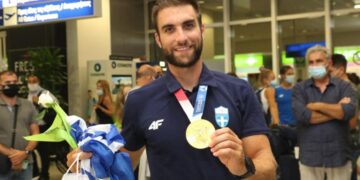 Επέστρεψε ο Ντούσκος, αποθέωση στο αεροδρόμιο