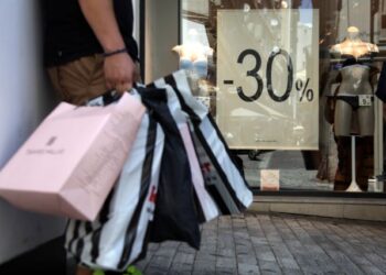 Τέλος εκπτώσεων: Σε μέτρια επίπεδα η κίνηση στην Πτολεμαΐδα – Χωρίς ρευστότητα οι έμποροι