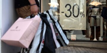 Τέλος εκπτώσεων: Σε μέτρια επίπεδα η κίνηση στην Πτολεμαΐδα – Χωρίς ρευστότητα οι έμποροι