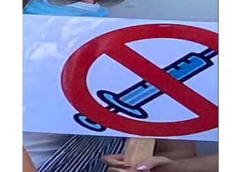 Τα πλακάτ των αντιεμβολιαστών στη συγκέντρωση του Μαμάτσειου Νοσοκομείου Κοζάνης- Γιατί και από ποιους τελικά έγινε η σημερινή συγκέντρωση- διαμαρτυρία- Δείτε εικόνες