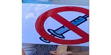 Τα πλακάτ των αντιεμβολιαστών στη συγκέντρωση του Μαμάτσειου Νοσοκομείου Κοζάνης- Γιατί και από ποιους τελικά έγινε η σημερινή συγκέντρωση- διαμαρτυρία- Δείτε εικόνες