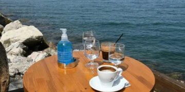 Πότε κάνουν πρεμιέρα τα νέα μέτρα για καφέ, μπαρ, εστιατόρια και σχολεία