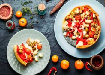 Συνταγή για χωριάτικη τάρτα με γέμιση από πιπεριές Φλωρίνης, φέτα και γιαούρτι -Λαχταριστή, αντί για πίτσα