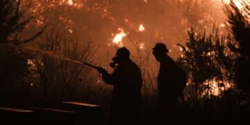 Φωτιά στο Παλαιοχώρι Γρεβενών-Μάχη της Πυροσβεστικής να μην επεκταθεί – Αναζωπυρώσεις στην πρόσφατη φωτιά του Καρπερού