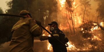Ο εισαγγελέας του Αρείου Πάγου ζητεί έρευνα για οργανωμένο σχέδιο εμπρησμών από εγκληματική οργάνωση