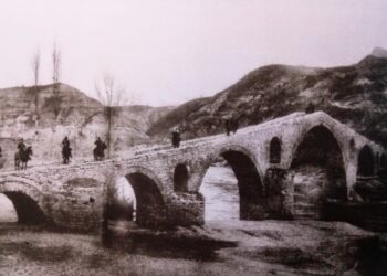 Η Υπουργός Πολιτισμού Λίνα Μενδώνη στην υπογραφή της σύμβασης για το «Γεφύρι του Πασά» στα Γρεβενά- Την Πέμπτη η εκδήλωση υπό την αιγίδα της Περιφέρειας Δυτικής Μακεδονίας