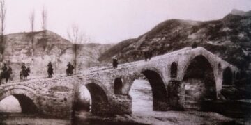 Η Υπουργός Πολιτισμού Λίνα Μενδώνη στην υπογραφή της σύμβασης για το «Γεφύρι του Πασά» στα Γρεβενά- Την Πέμπτη η εκδήλωση υπό την αιγίδα της Περιφέρειας Δυτικής Μακεδονίας