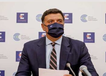 Κικίλιας: Εμβολιασμοί ακόμη και έξω από ιερούς ναούς – Τι είπε για την υποχρεωτικότητα