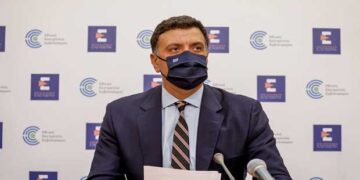 Κικίλιας: Εμβολιασμοί ακόμη και έξω από ιερούς ναούς – Τι είπε για την υποχρεωτικότητα