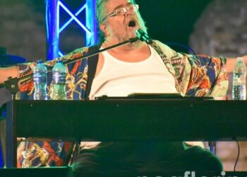 Τα πολιτικά «σχόλια» του Σταμάτη Κραουνάκη στον Άγιο Αχίλλειο που προκάλεσαν αντιδράσεις (video)