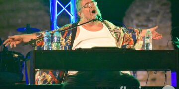 Τα πολιτικά «σχόλια» του Σταμάτη Κραουνάκη στον Άγιο Αχίλλειο που προκάλεσαν αντιδράσεις (video)