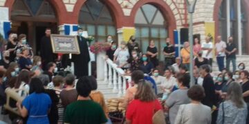 Με ΚΑΤΑΝΥΞΗ οι Ακολουθίες της Παραμονής της Παναγίας στον Ιερό Ναό Αγίου Στεφάνου Πτολεμαΐδας! (της Κούλας Πουλασιχίδου)