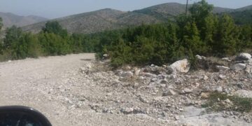 Ακούει κανείς? Τί μέλλει γενέσθαι με το δρόμο του οικισμού ΠΑΡΧΑΡ Κομνηνών ? Πού πήγαν αλήθεια οι υποσχέσεις των ιθυνόντων ? (της Κούλας Πουλασιχίδου)