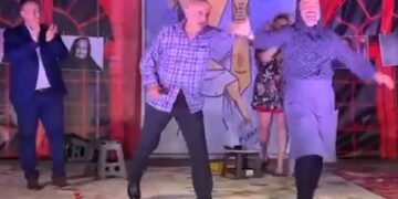 Πτολεμαΐδα: Θερμό χειροκρότημα για την παράσταση “Ένεκα Zeneca”, με τους Τάκη Βαμβακίδη, Αλέξη Παρχαρίδη κ.α. -VIDEO