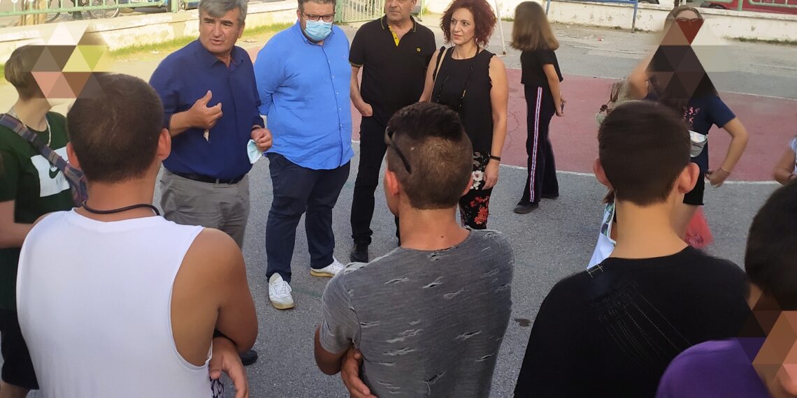 Ενημέρωση από κλιμάκιο του Δήμου Εορδαίας, σε νέους που χρησιμοποιούν αύλειους χώρους σχολικών κτιρίων, για θέματα ασφάλειας και προστασίας της σωματικής τους ακεραιότητας
