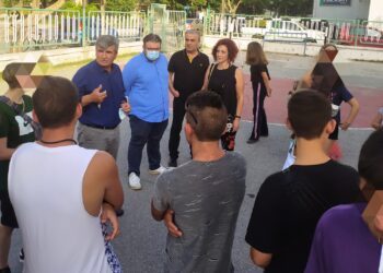 Ενημέρωση από κλιμάκιο του Δήμου Εορδαίας, σε νέους που χρησιμοποιούν αύλειους χώρους σχολικών κτιρίων, για θέματα ασφάλειας και προστασίας της σωματικής τους ακεραιότητας