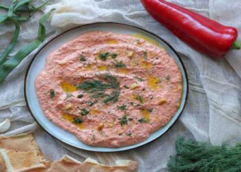 Ντιπ με πιπεριές Φλώρινας και γιαούρτι