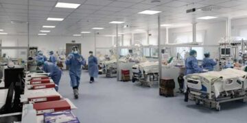 Κορωνοϊός: Γεμίζουν οι ΜΕΘ με ανεμβολίαστους – Αγγίζουν τις 6.000 οι αναστολές εργασίας σε υγειονομικούς