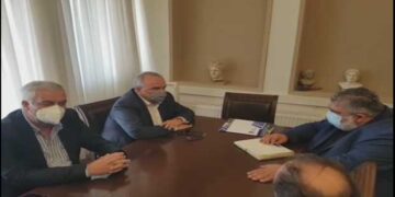 Τον Δήμαρχο Εορδαίας Παναγιώτη Πλακεντά επισκέφθηκε ο Αν.Υπ. Ανάπτυξης και επενδύσεων αρμόδιο για τις Ιδιωτικές Επενδύσεις και τις ΣΔΙΤ   Νίκος Παπαθανάσης . «Η περιοχή θα πάει στο ταβάνι των κινήτρων για επιχειρήσεις» τόνισε ο Υπουργός