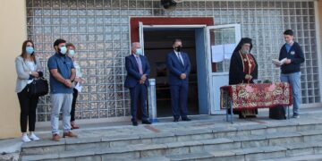 Επεισοδιακός ο αγιασμός στο ΓΕΛ Αμυνταίου: «Ο σταυρός θα μολύνει τους ανθρώπους;» (βίντεο)