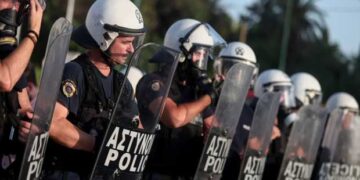 Εμβολιασμοί: Στο τραπέζι η υποχρεωτικότητα στα σώματα ασφαλείας – Πέτσας: Τεράστιο θέμα στην αστυνομία