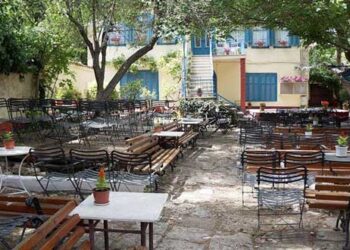 Αφιέρωμα του Φιλοπρόοδου Συλλόγου Κοζάνης σε δύο μεγάλους λαϊκούς συνθέτες, με τους ερμηνευτές Κώστα Τριανταφυλλίδη και Βιολέτα Ίκαρη